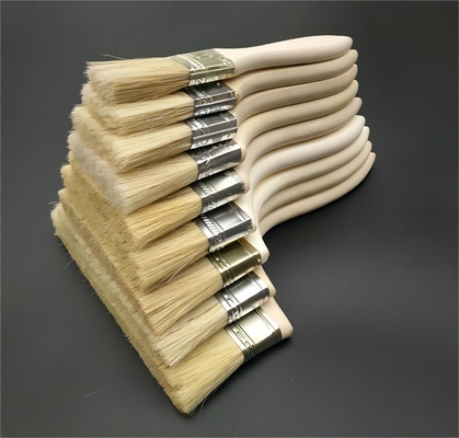 Wandfarbe Anwendung mit 4 Zoll Pure Bristles Farbbbürste und weißem Holzgriff