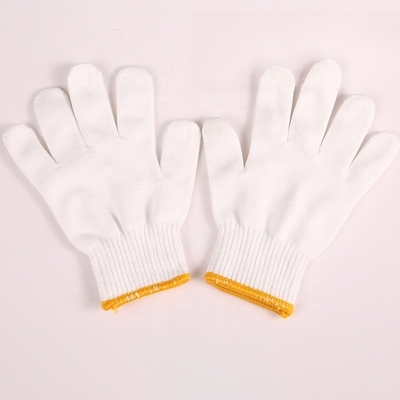 Hartnäckige Handschuhen aus tiefweißer Baumwolle, gestrickte Handschuhen mit individuellem Gewicht